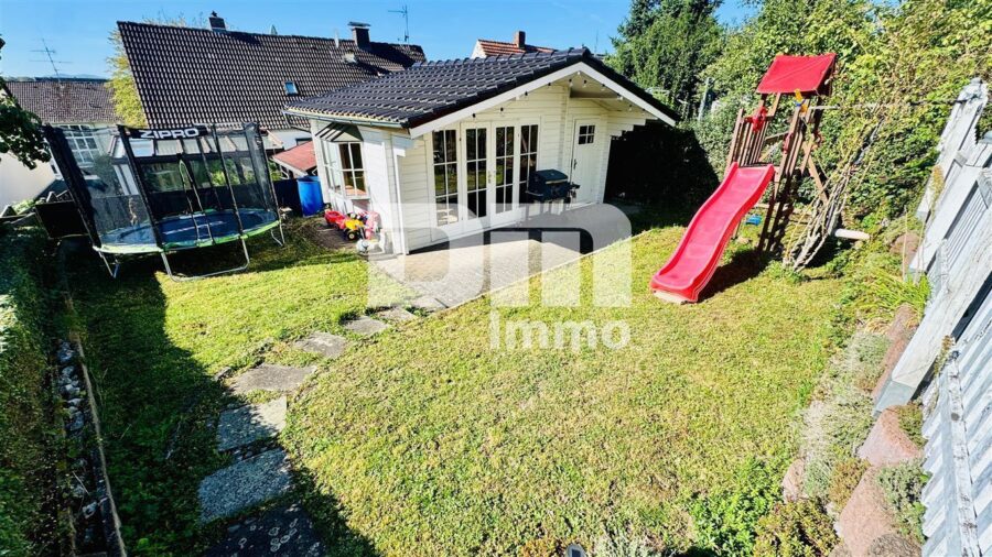 Sanierte Doppelhaushälfte mit großzügigem Garten, Garage & viel Platz für die Familie - Gartenbereich / Gartenhaus